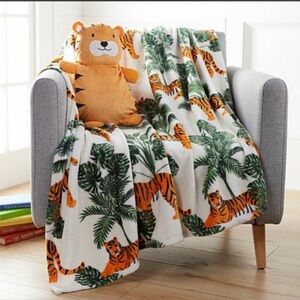 Tiger Huggable
Friend & Throw Set